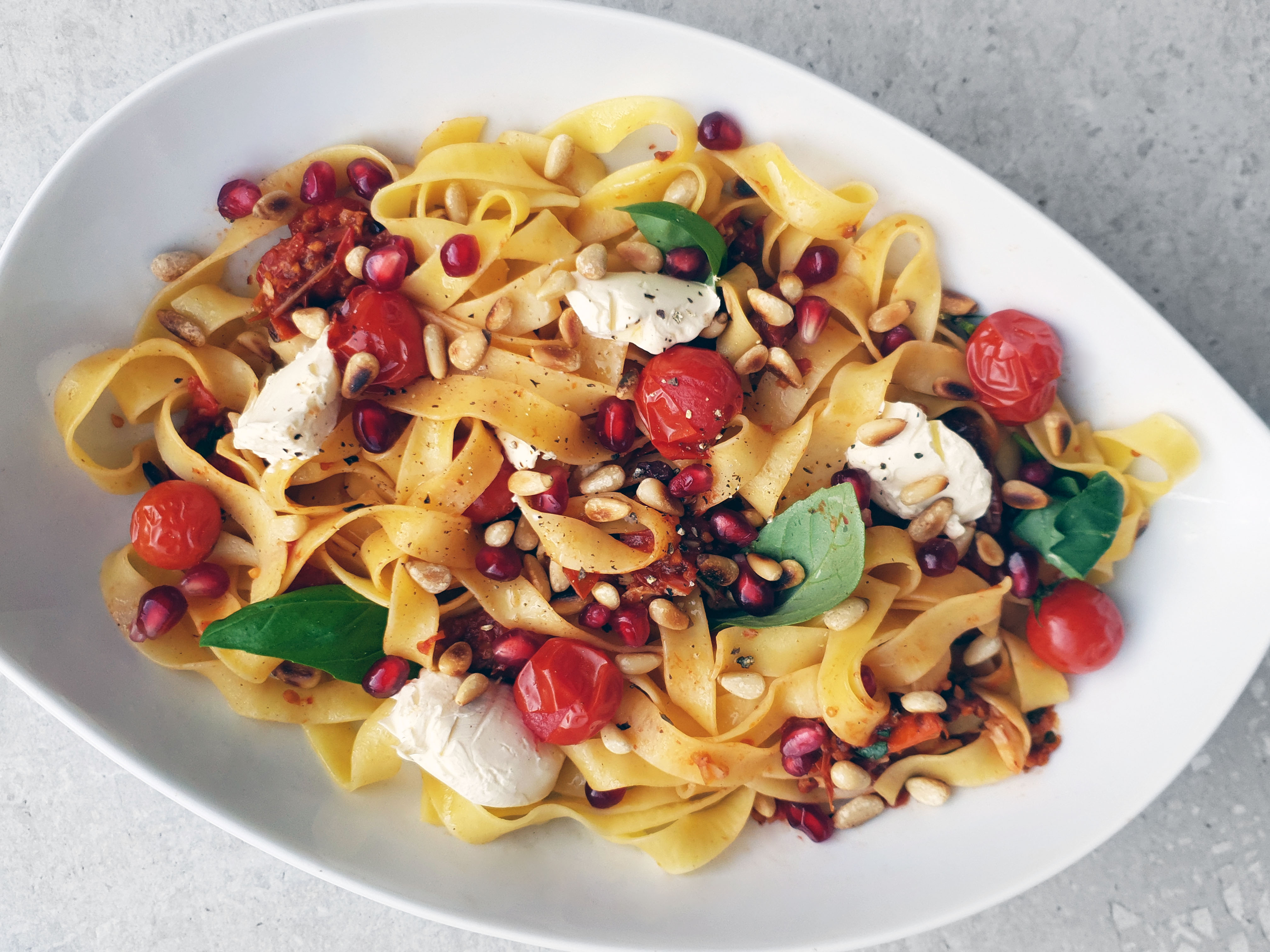 Aromatic, creamy & crunchy | Roasted tomato tagliatelle